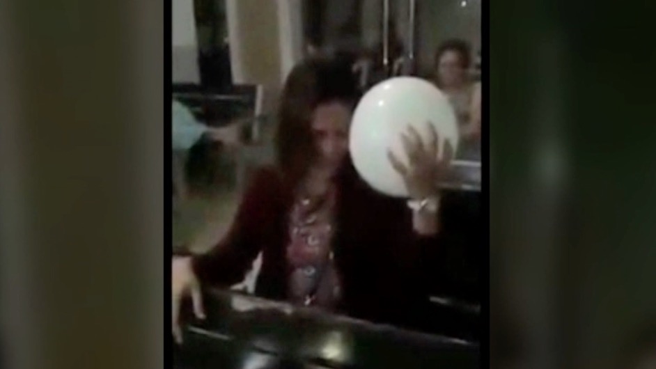 balloon-moves-from-boy-mom-funeral-wow-video