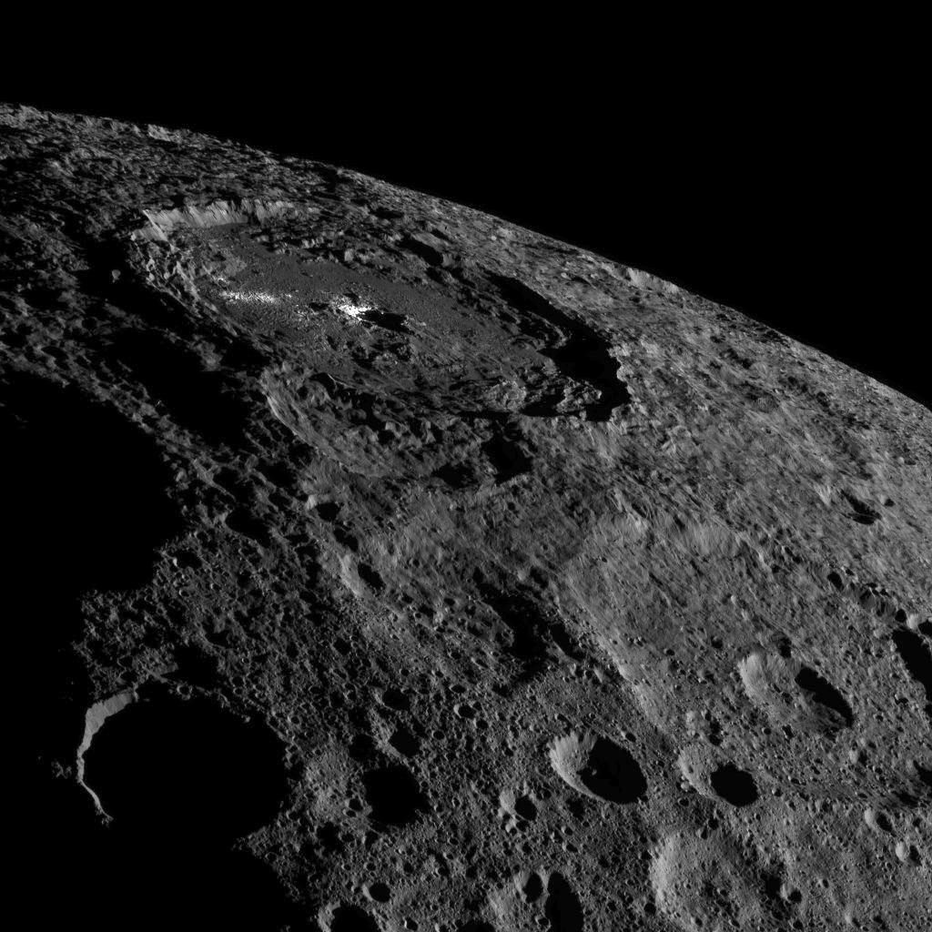 dawn-ceres-occator-crater-photo